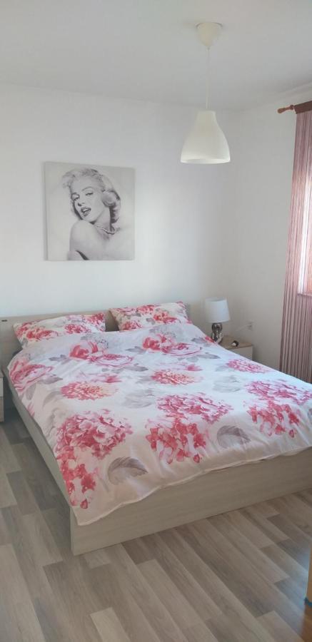 Apartman Zvoncica วรซี ภายนอก รูปภาพ